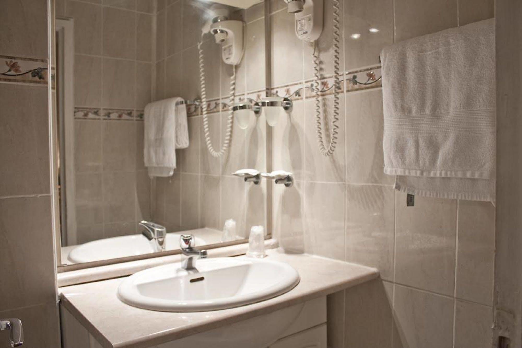 Hotel Hippodrome Paris Eksteriør bilde